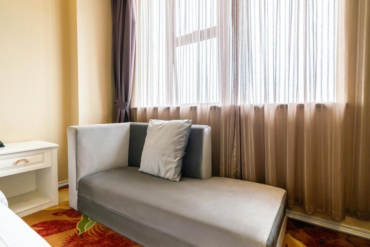Pudong Airport Licheng Ruixuan Hotel 4*